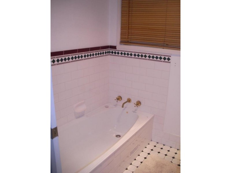 6 Kew Gardens Court, Wattle Grove NSW 2173