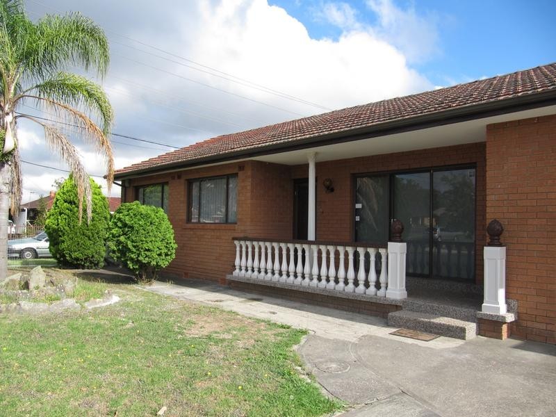 2A Tyrell Crescent, Fairfield NSW 2165