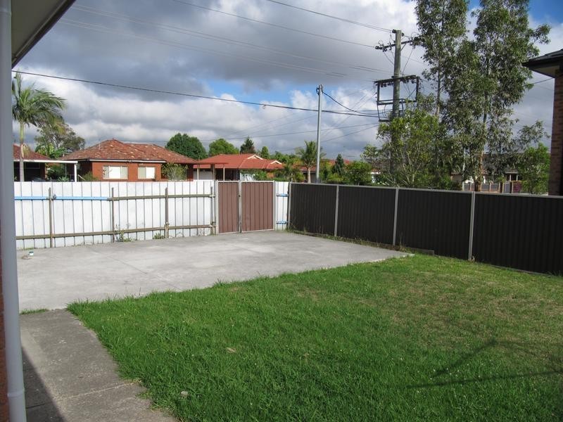2A Tyrell Crescent, Fairfield NSW 2165