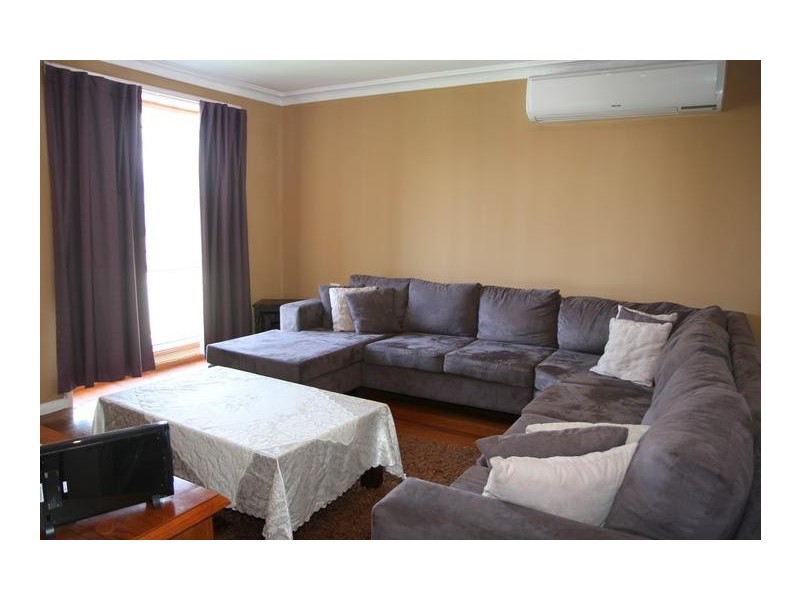 19 Bungulla Street, Sadleir NSW 2168