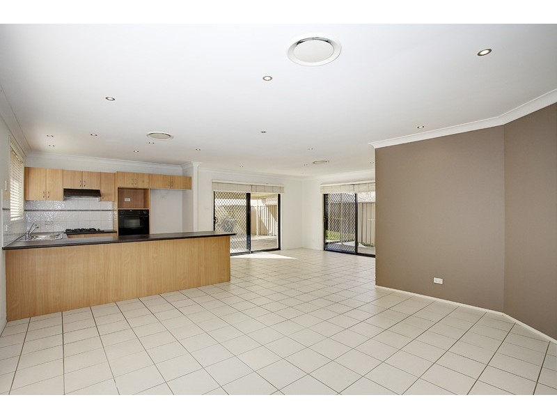 25 Ferraro Crescent, West Hoxton NSW 2171