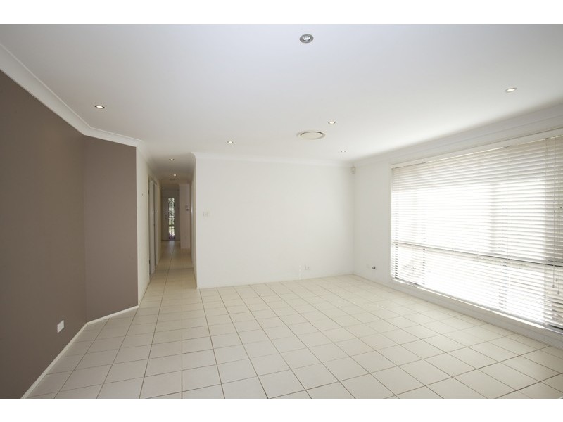25 Ferraro Crescent, West Hoxton NSW 2171
