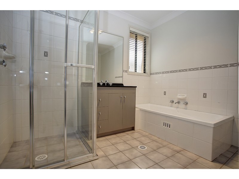 25 Ferraro Crescent, West Hoxton NSW 2171