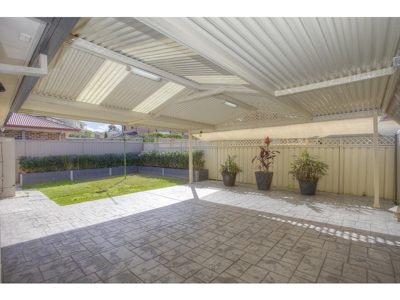 25 Ferraro Crescent, West Hoxton NSW 2171