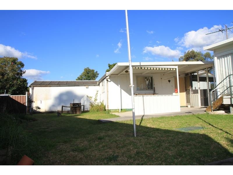 17 Bare Ave, Lurnea NSW 2170