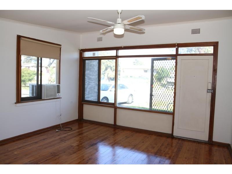 17 Bare Ave, Lurnea NSW 2170