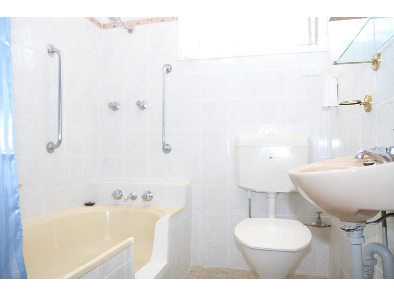 17 Bare Ave, Lurnea NSW 2170