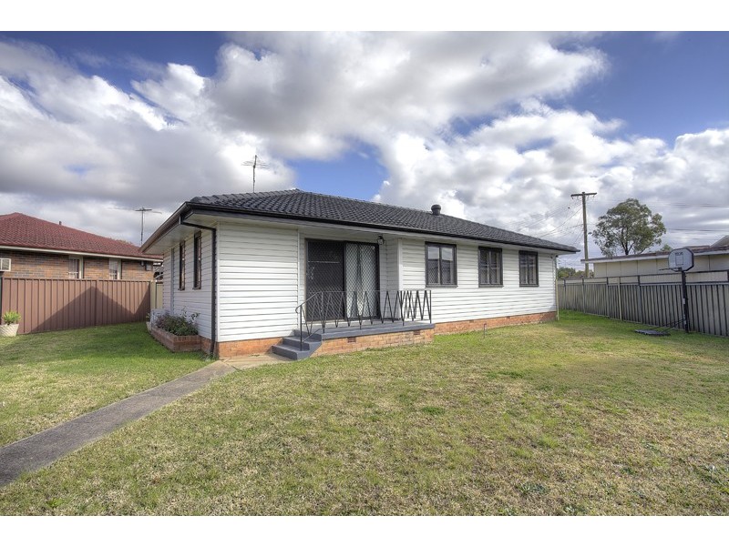 10 Isa Place, Cartwright NSW 2168