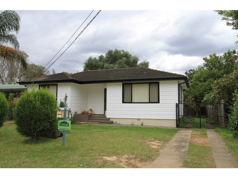 33 Nicholls Street, Warwick Farm NSW 2170