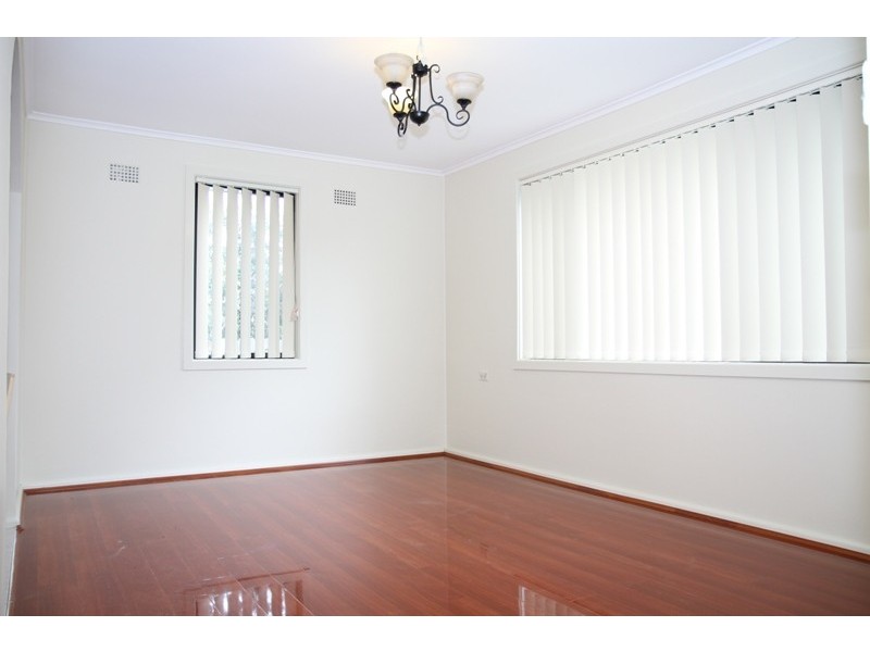 33 Nicholls Street, Warwick Farm NSW 2170