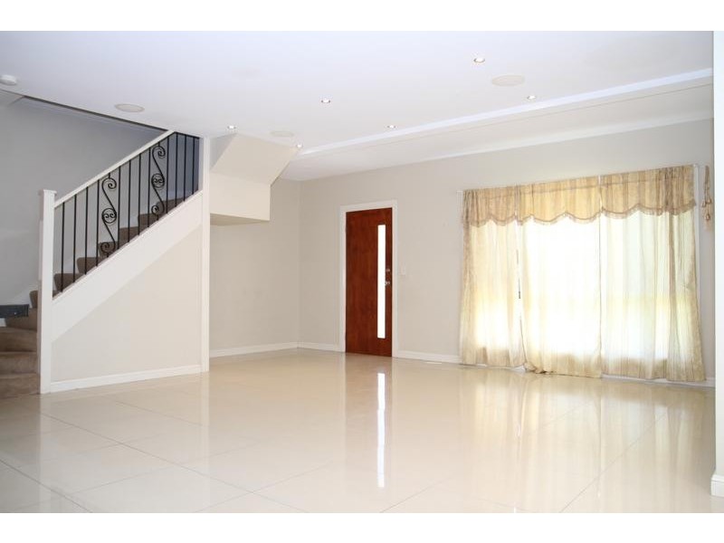 2a Canberra Ave, Casula NSW 2170