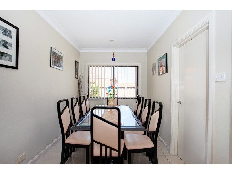 2/7 Farnham Avenue, Roselands NSW 2196