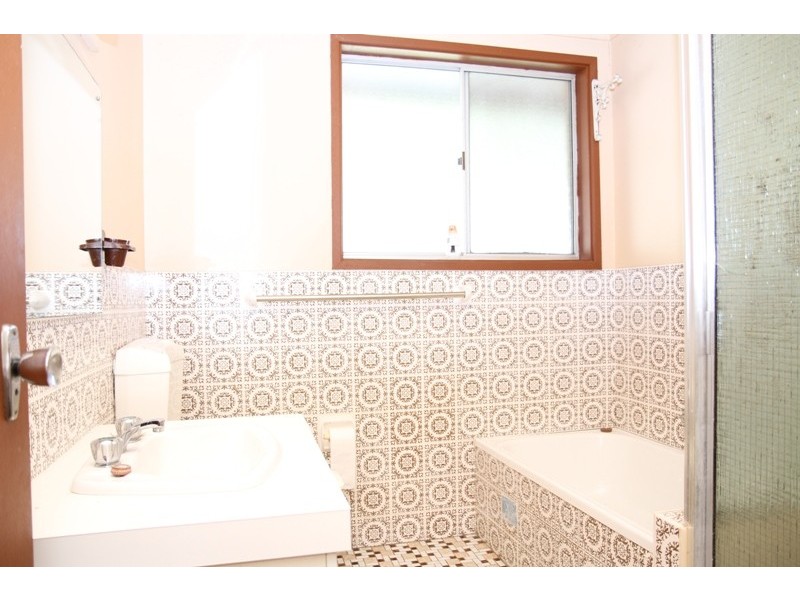 18 Moorebank Avenue, Moorebank NSW 2170