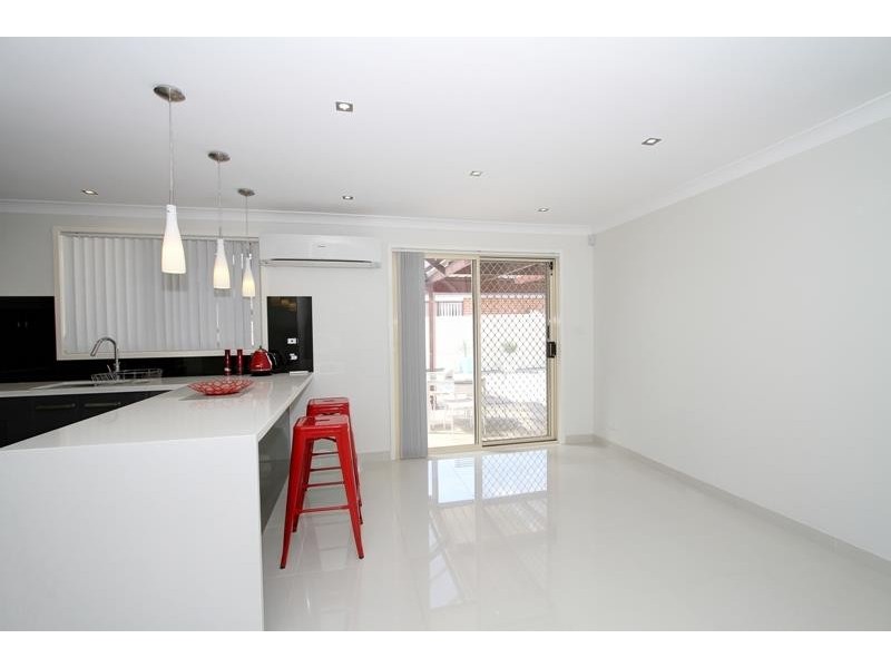 4 Golspie Close, Prestons NSW 2170