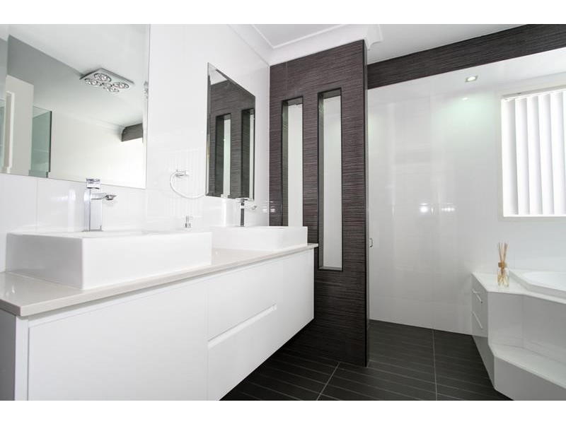 4 Golspie Close, Prestons NSW 2170