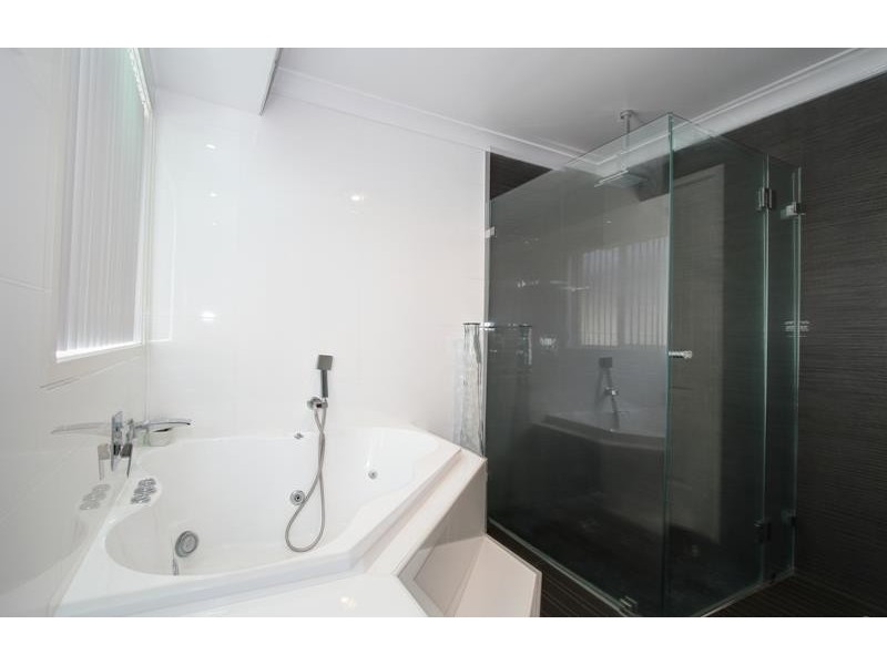 4 Golspie Close, Prestons NSW 2170