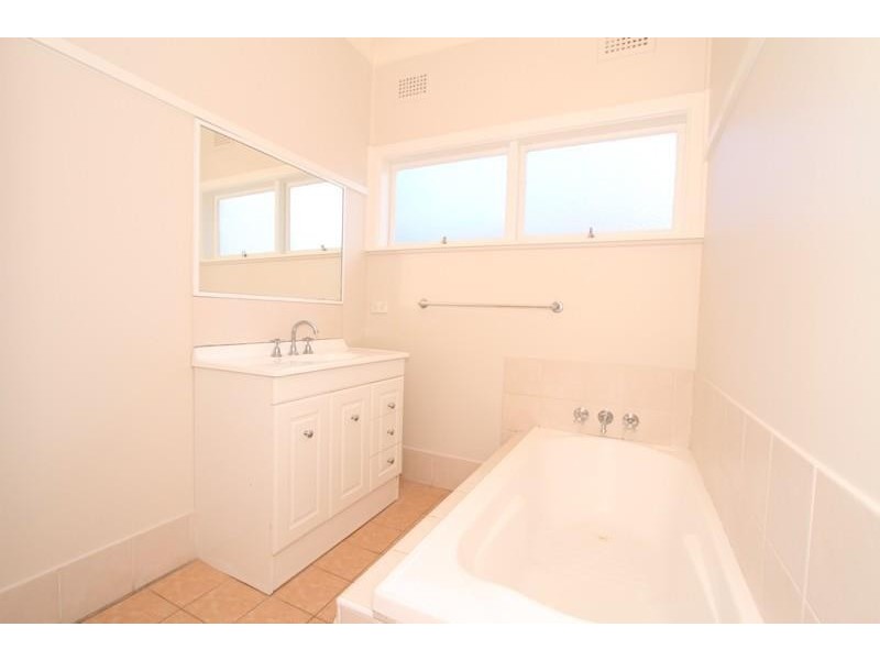 11 Blackwood Avenue, Casula NSW 2170