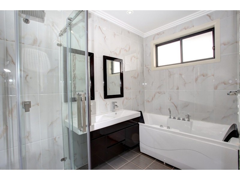 17 Bare Avenue, Lurnea NSW 2170