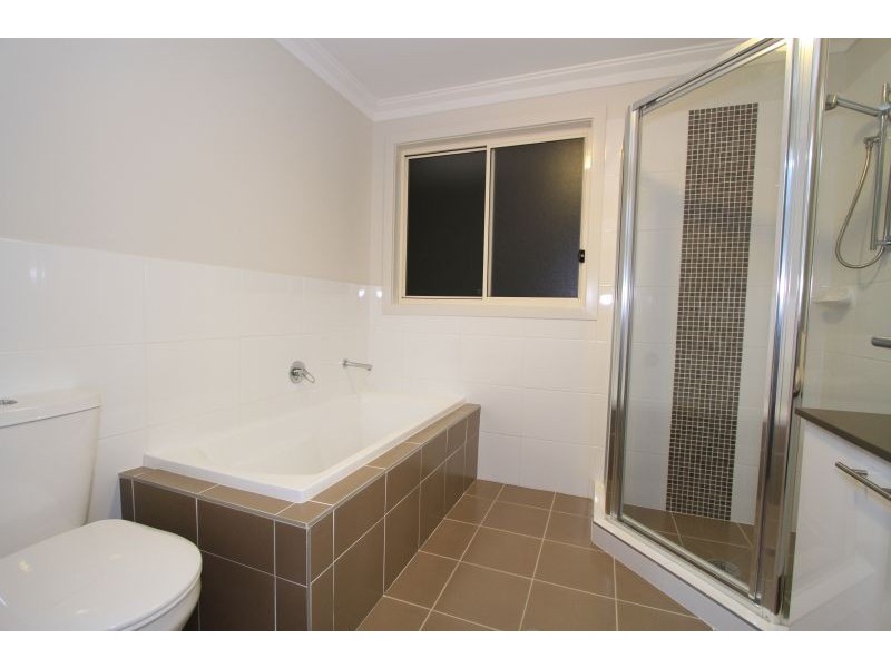 215 Ash Rd, Prestons NSW 2170