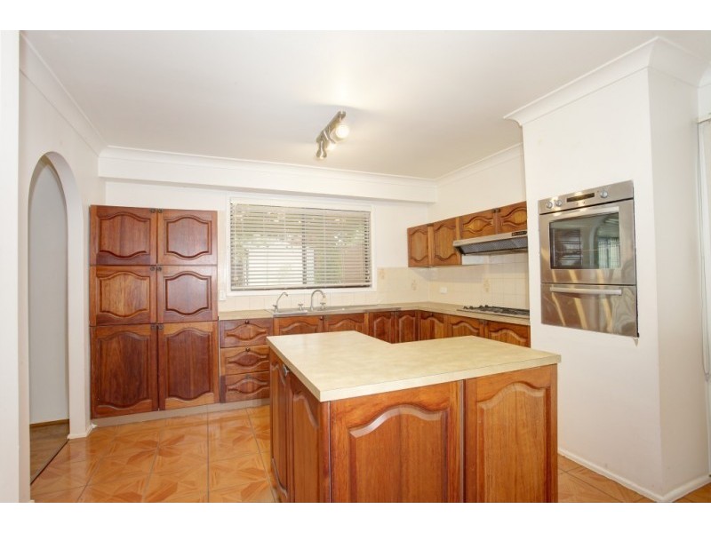 4 Eucumbene Place, St Clair NSW 2759