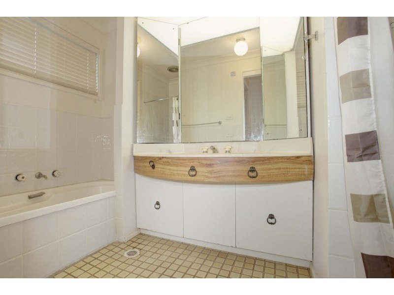 4 Eucumbene Place, St Clair NSW 2759