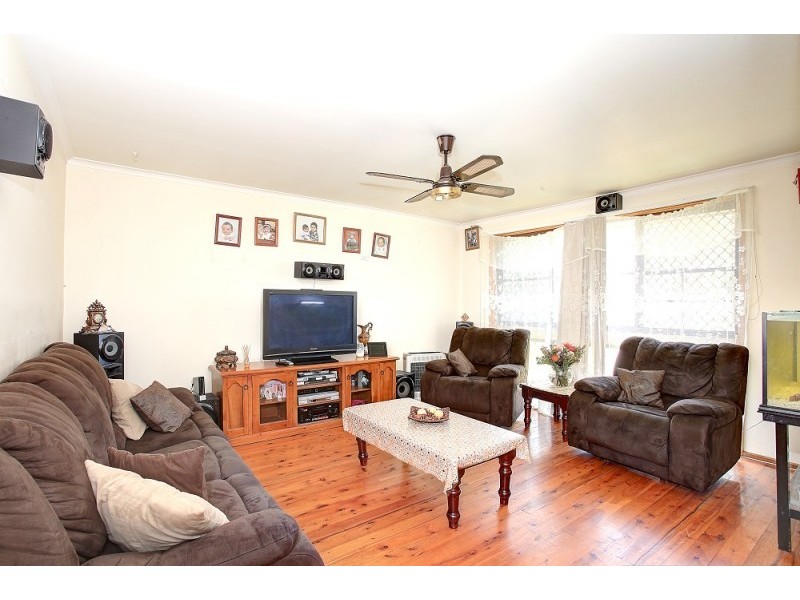 46 Caulfield Crescent, St Johns Park NSW 2176