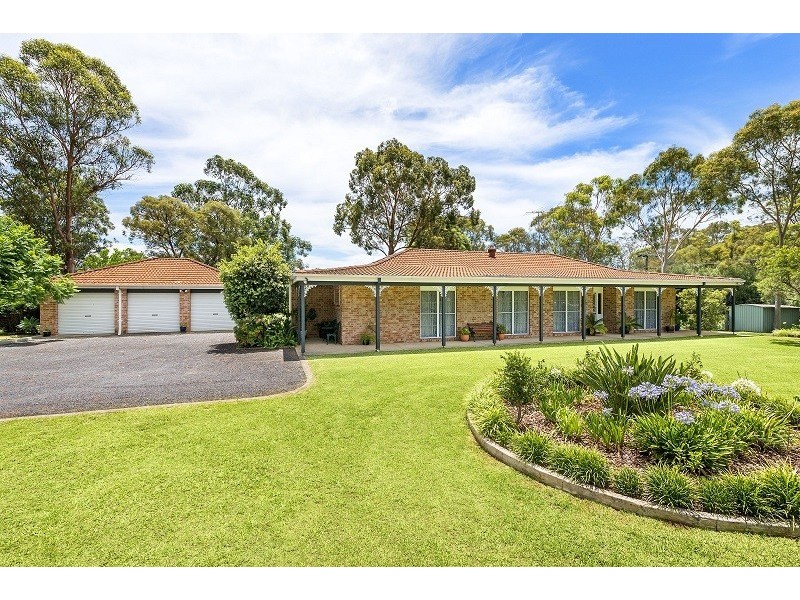 2 Smalls Road, Grasmere NSW 2570