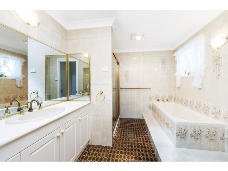 2 Smalls Road, Grasmere NSW 2570