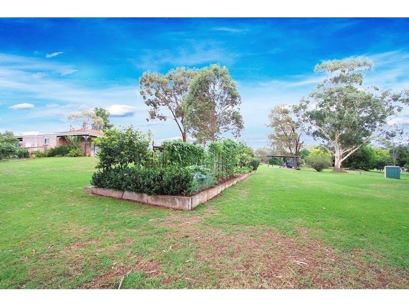 2 Smalls Road, Grasmere NSW 2570