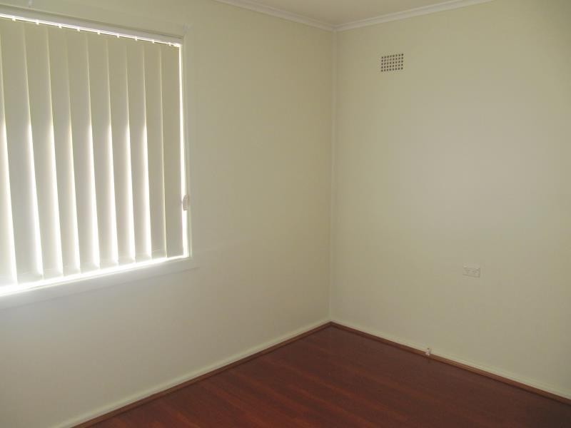 33 Nicholls Street, Warwick Farm NSW 2170