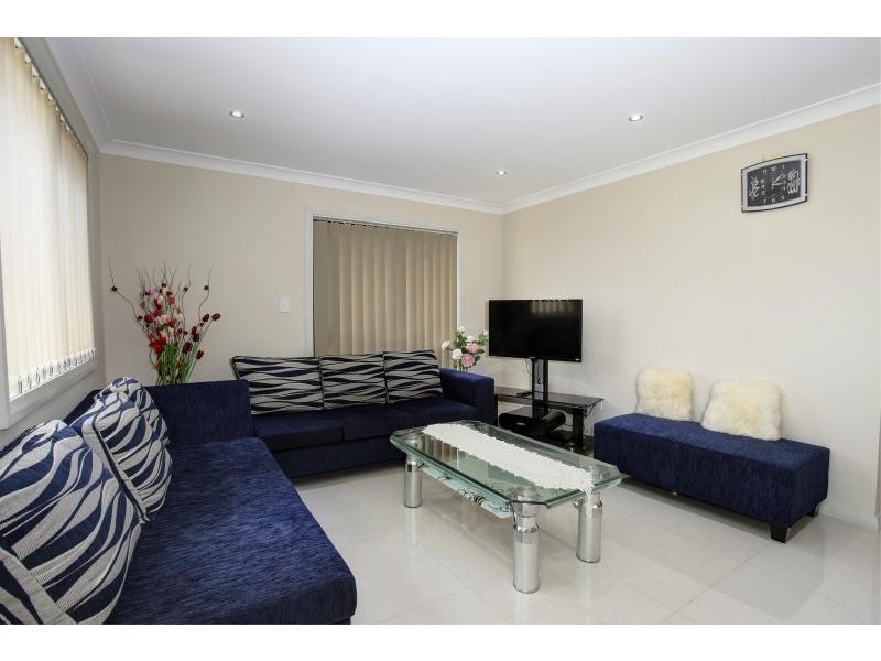 8A Bird Avenue, Lurnea NSW 2170