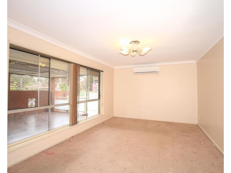 8 Bird Avenue, Lurnea NSW 2170