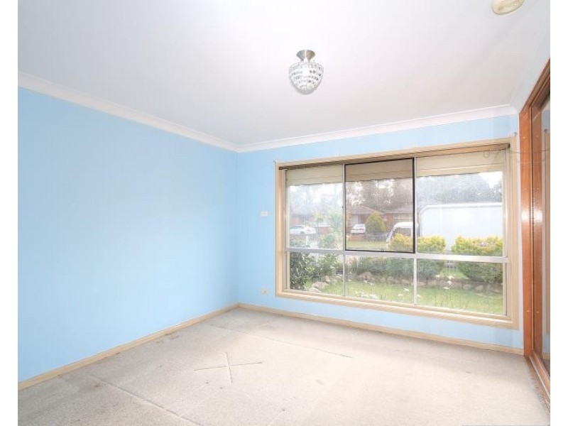 8 Bird Avenue, Lurnea NSW 2170