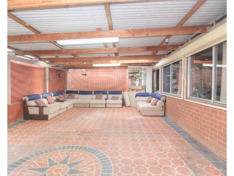 8 Bird Avenue, Lurnea NSW 2170