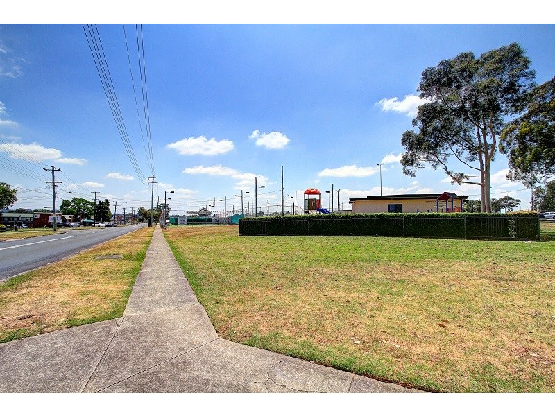 84 Hill Road, Lurnea NSW 2170