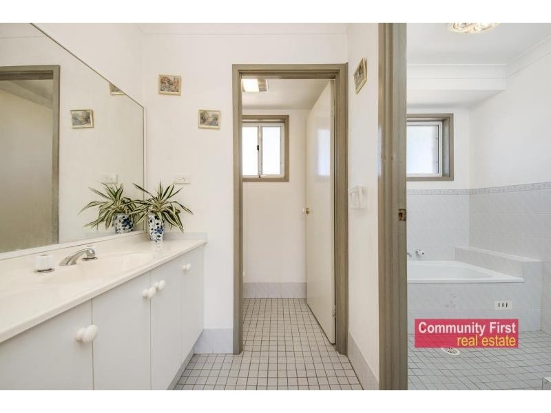 9 Cave Close, Green Valley NSW 2168