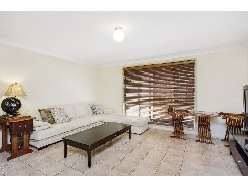 12 Blackburn Avenue, West Hoxton NSW 2171