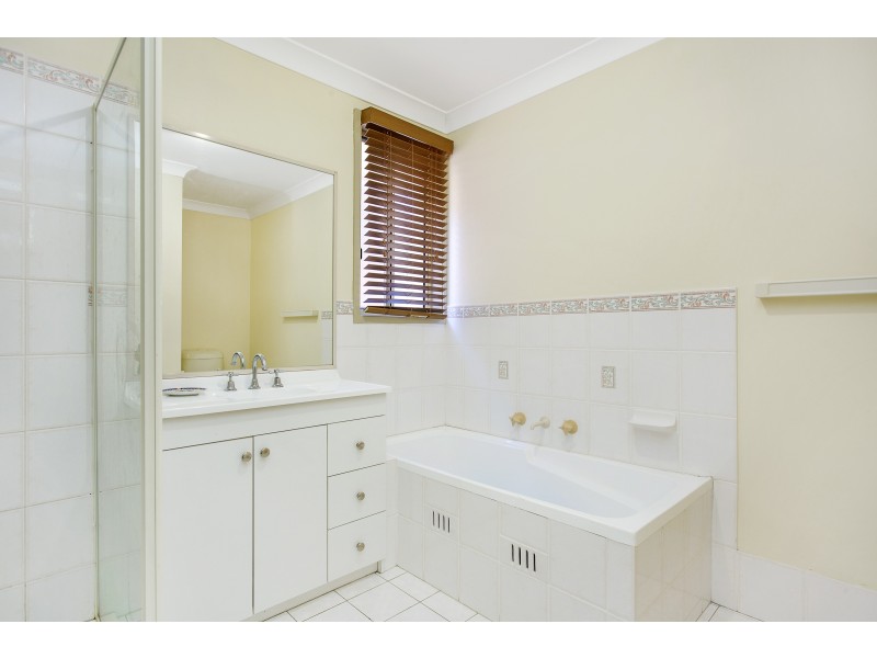 12 Blackburn Avenue, West Hoxton NSW 2171