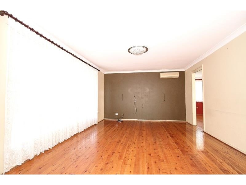 8 Rigo Place, Glenfield NSW 2167