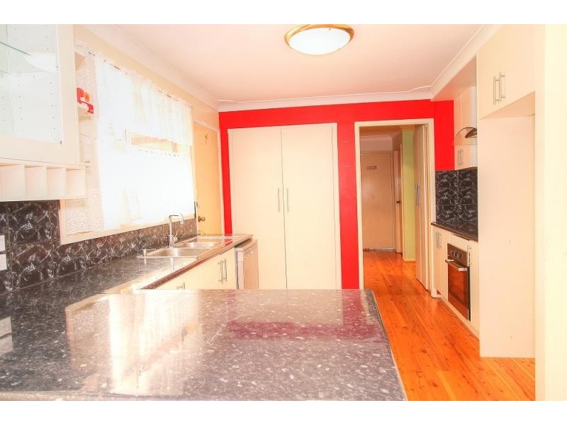 8 Rigo Place, Glenfield NSW 2167