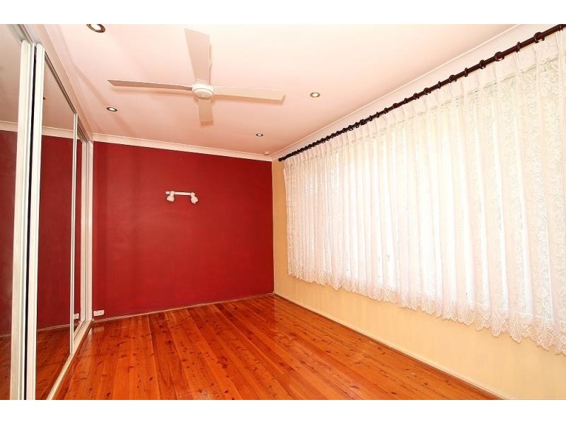 8 Rigo Place, Glenfield NSW 2167