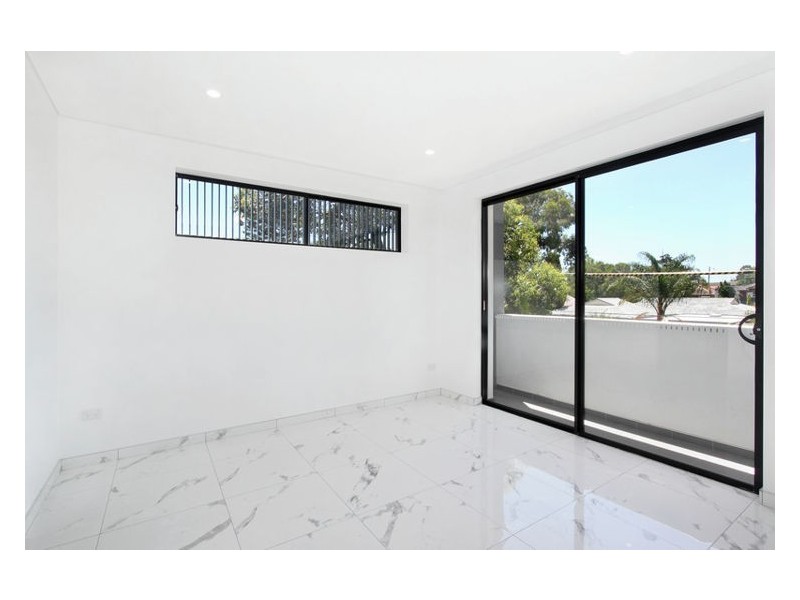 2/4 Mayberry Crescent, Liverpool NSW 2170