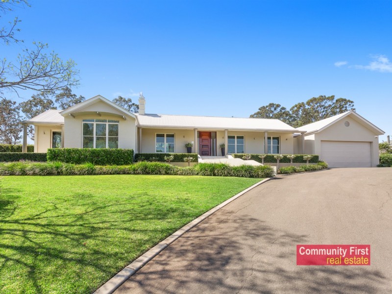 22 Benwerrin Crescent, Grasmere NSW 2570