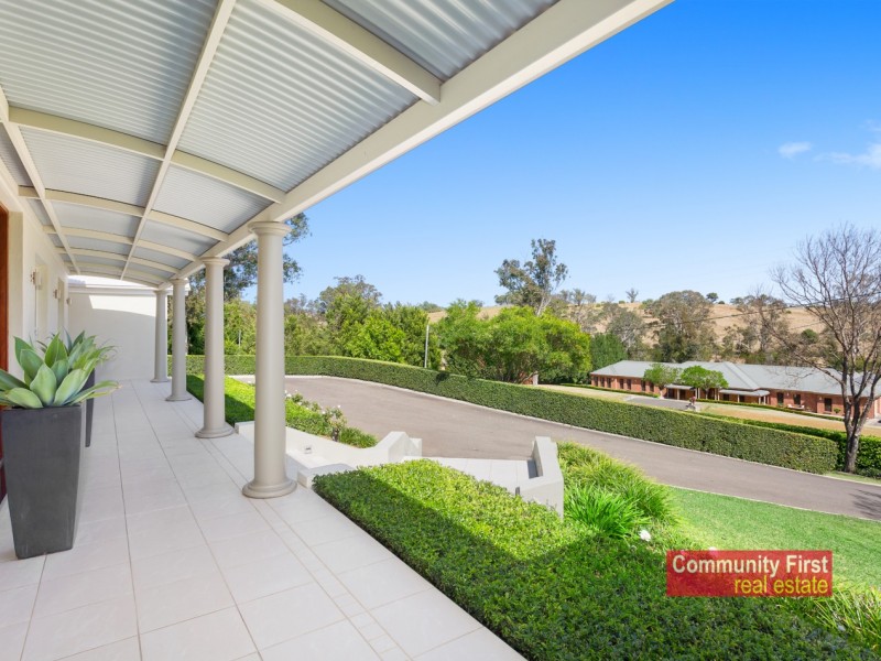 22 Benwerrin Crescent, Grasmere NSW 2570