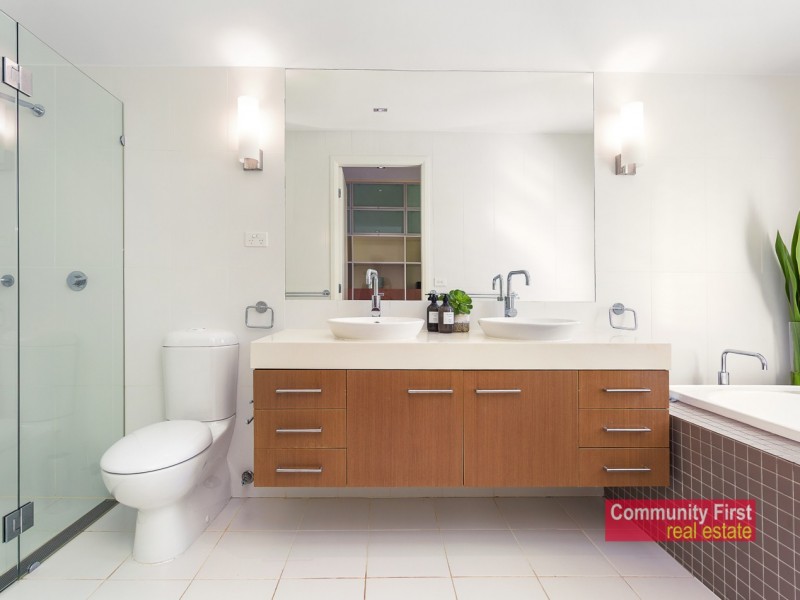 22 Benwerrin Crescent, Grasmere NSW 2570