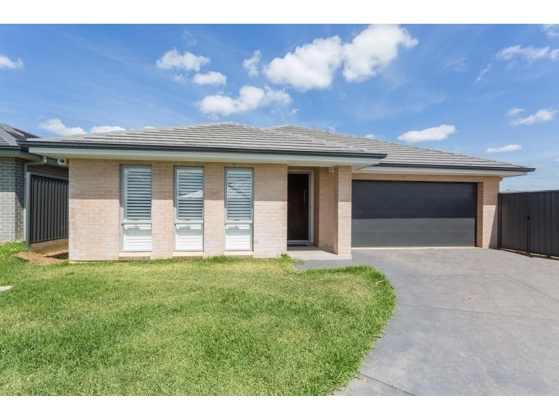 6 Finch Place, Gregory Hills NSW 2557