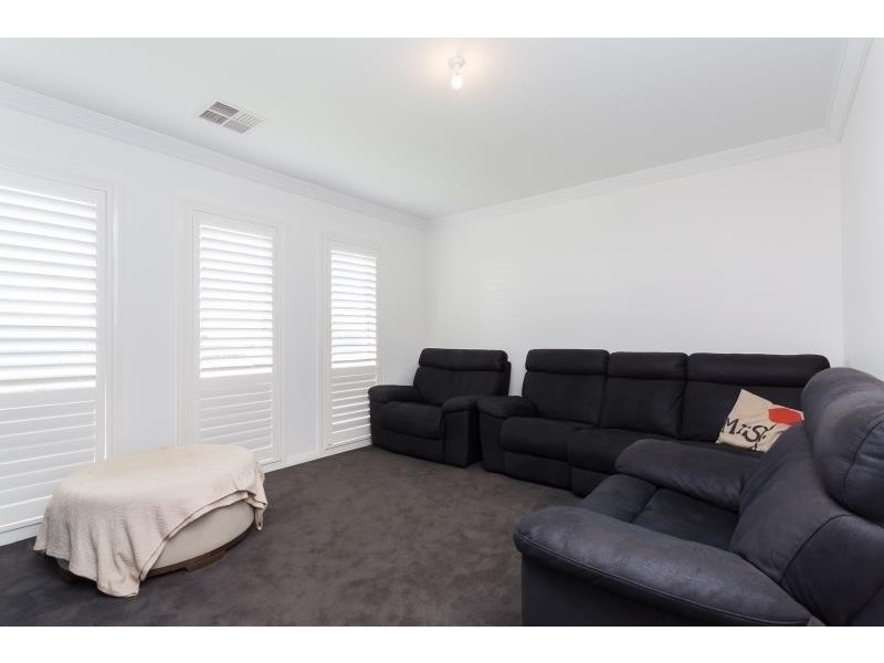 6 Finch Place, Gregory Hills NSW 2557