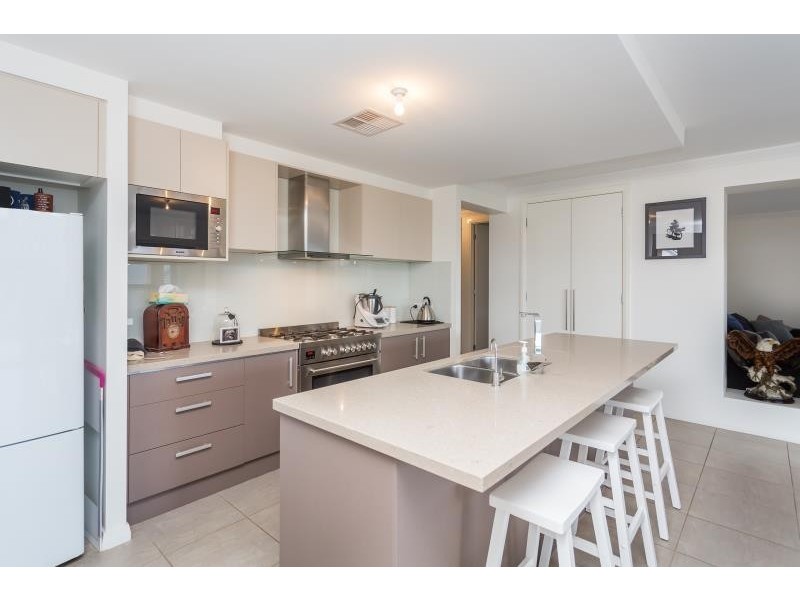 6 Finch Place, Gregory Hills NSW 2557