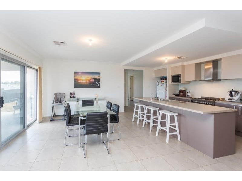 6 Finch Place, Gregory Hills NSW 2557