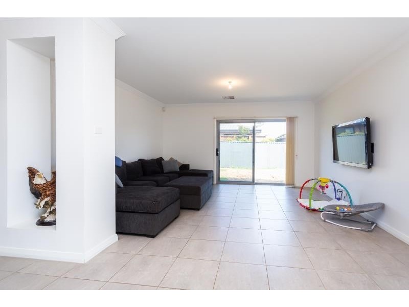 6 Finch Place, Gregory Hills NSW 2557